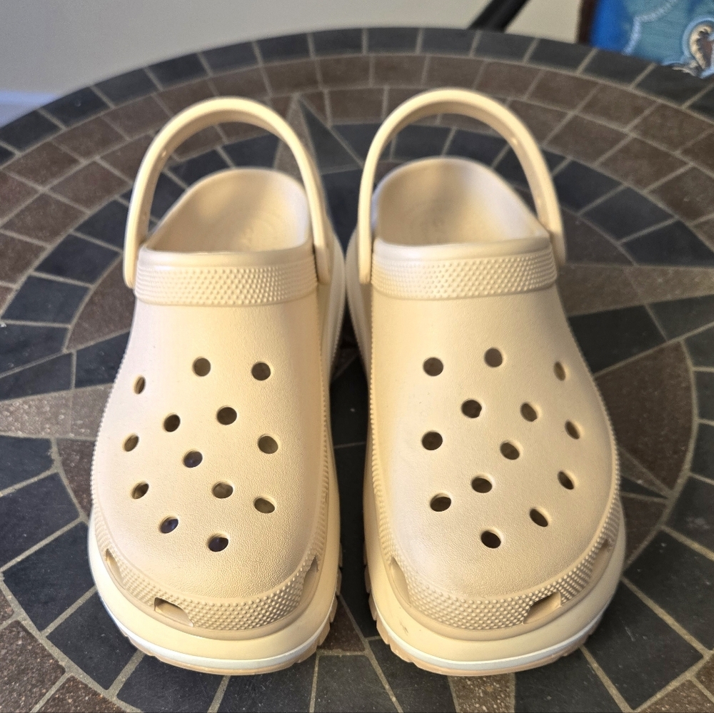 Crocs Mega Crush Platform Clogs In Chai - Picture 4 of 15